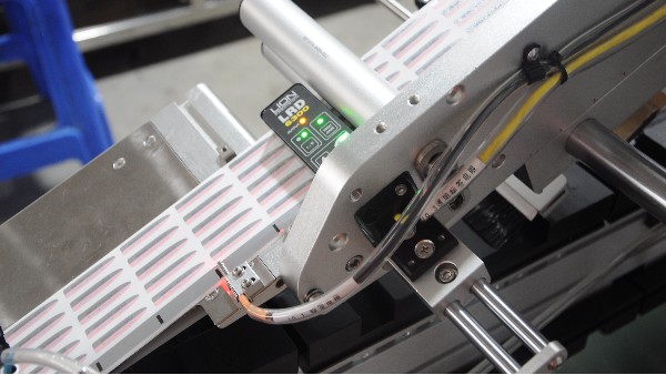 自动打印贴标机的工作运行原理和特点